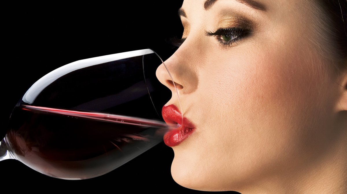 Afbeeldingsresultaat voor women drinking red wine